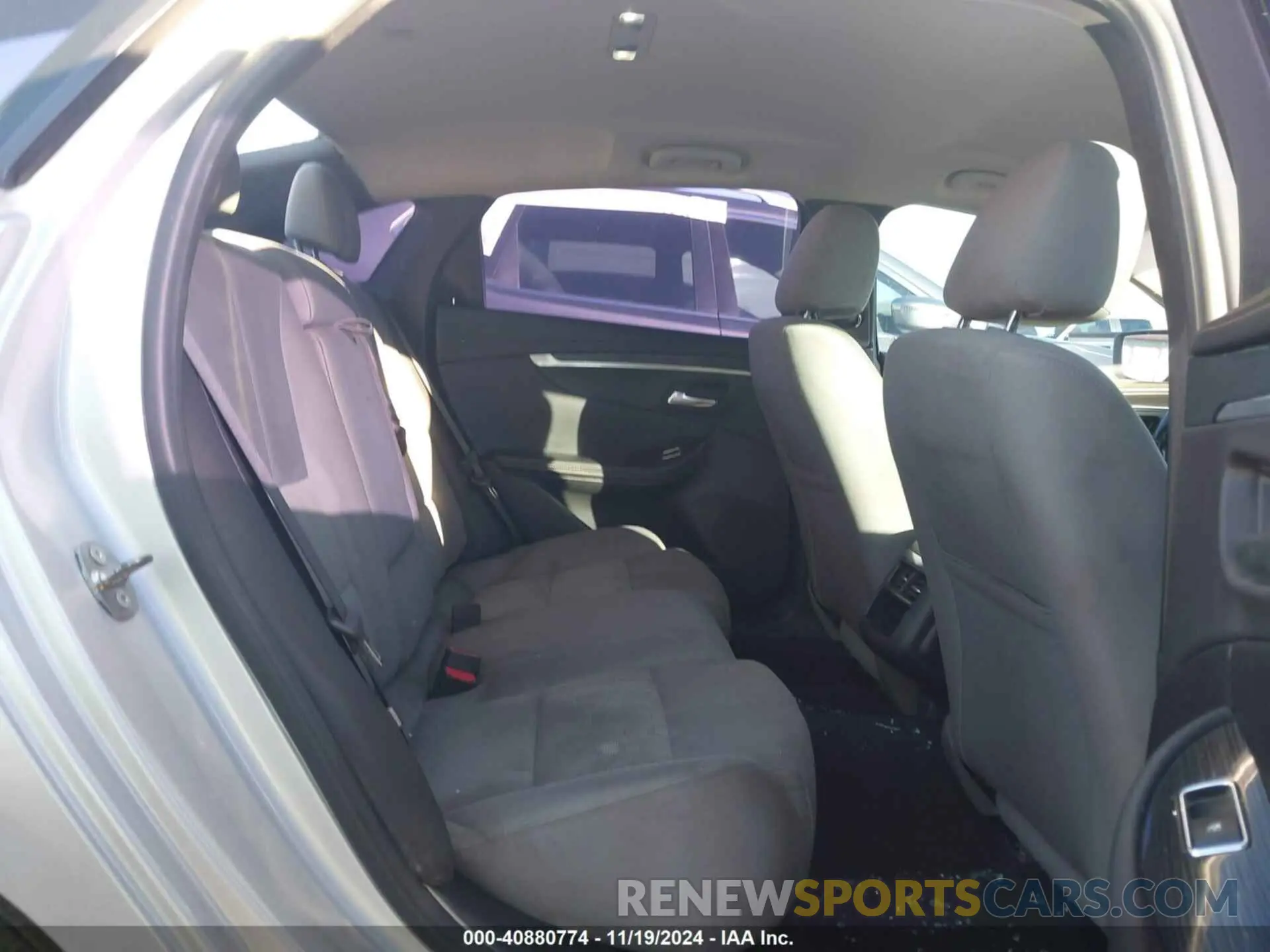 8 fotografías del automóvil dañado 1G11Z5SA8KU132604 CHEVROLET IMPALA 2019