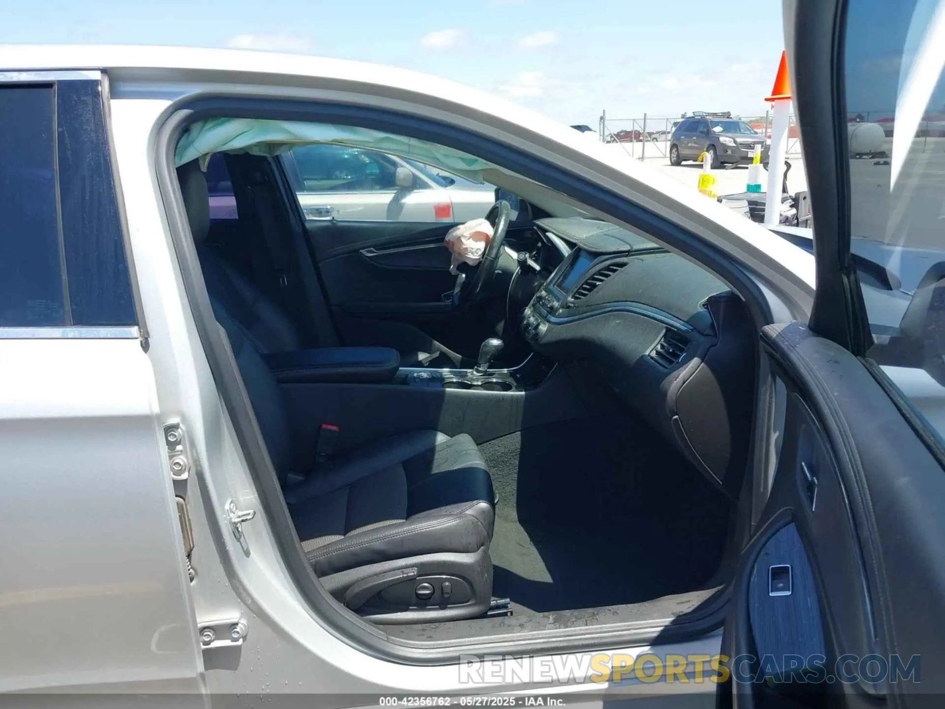 5 fotografías del automóvil dañado 1G11Z5SA9KU132174 CHEVROLET IMPALA 2019