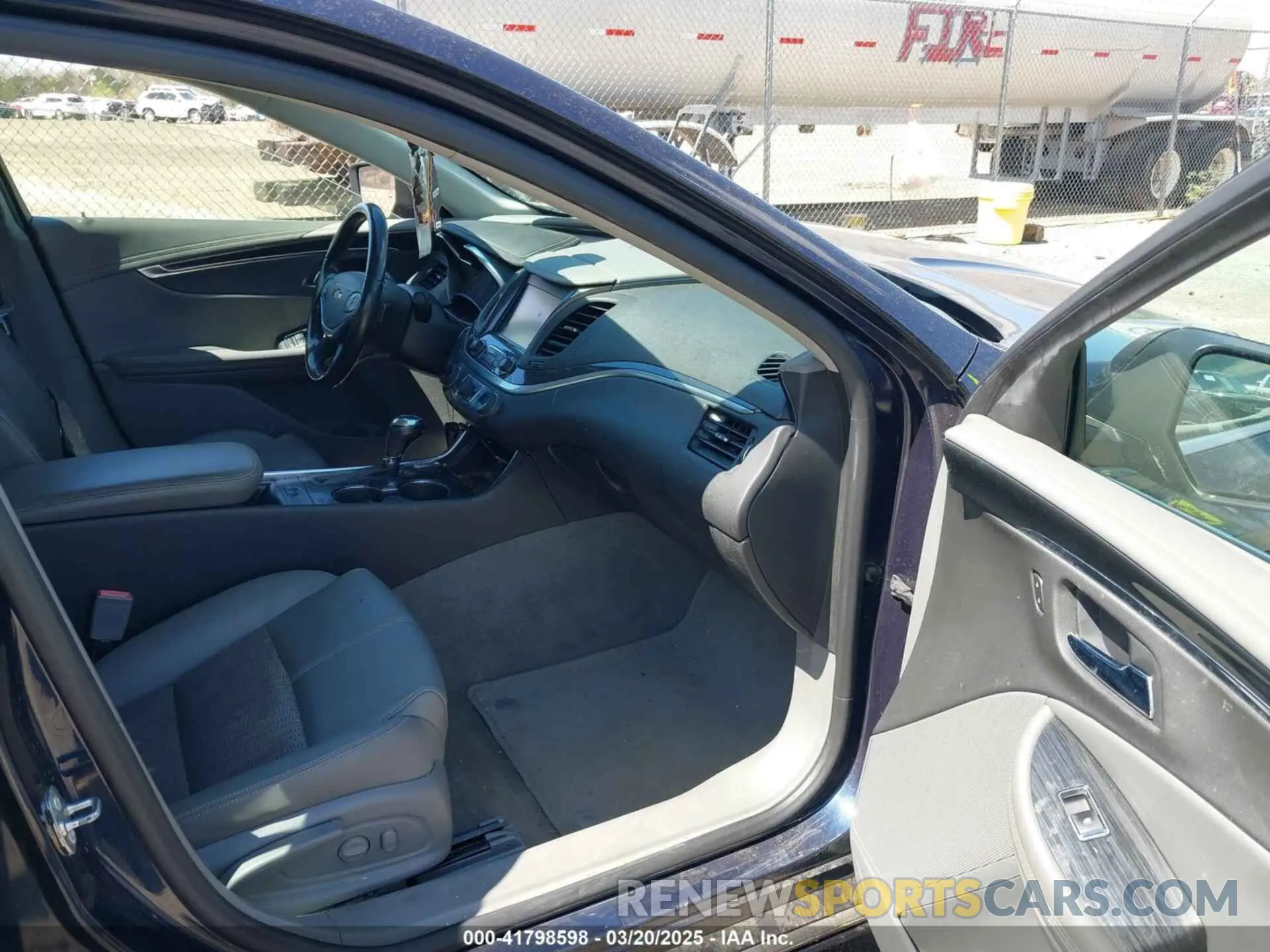 5 fotografías del automóvil dañado 2G11Z5S34K9119704 CHEVROLET IMPALA 2019