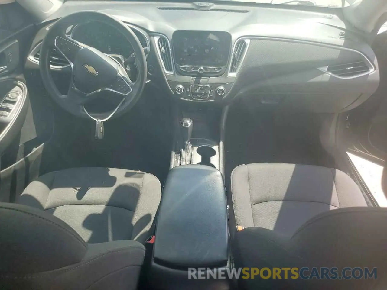 8 fotografías del automóvil dañado 1G1ZB5ST3KF178399 CHEVROLET MALIBU 2019