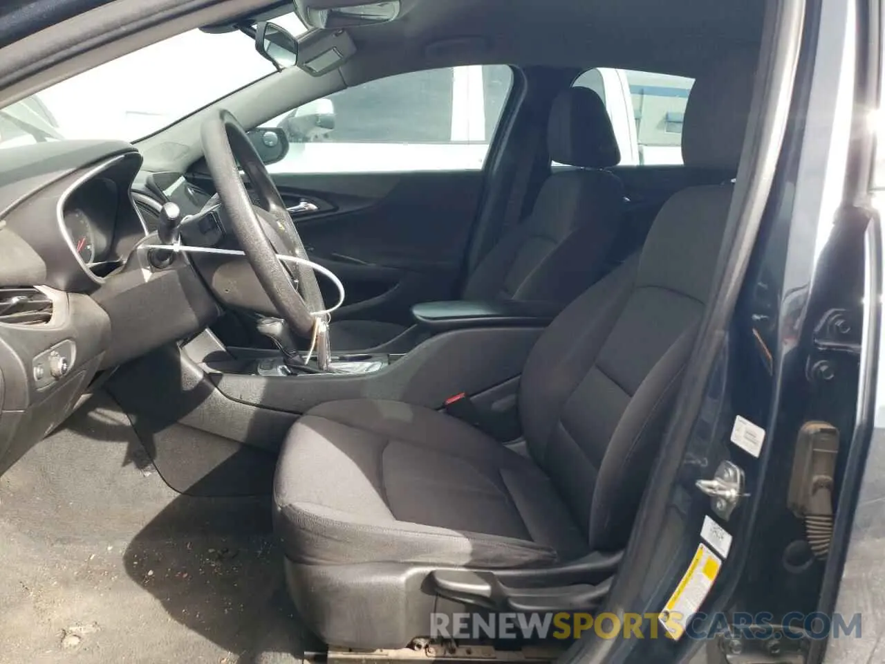 7 fotografías del automóvil dañado 1G1ZB5ST4KF216755 CHEVROLET MALIBU 2019