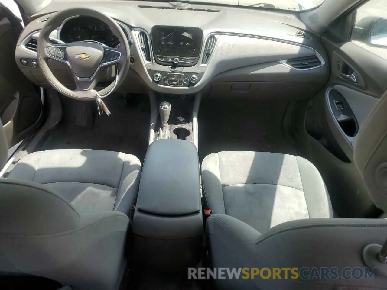 8 fotografías del automóvil dañado 1G1ZC5ST0KF200095 CHEVROLET MALIBU 2019