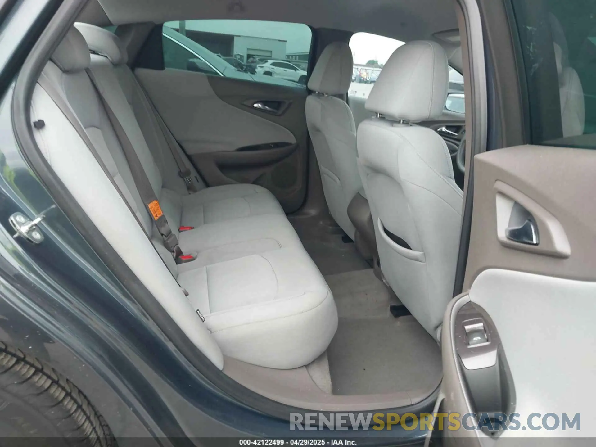 8 fotografías del automóvil dañado 1G1ZC5ST2KF184322 CHEVROLET MALIBU 2019