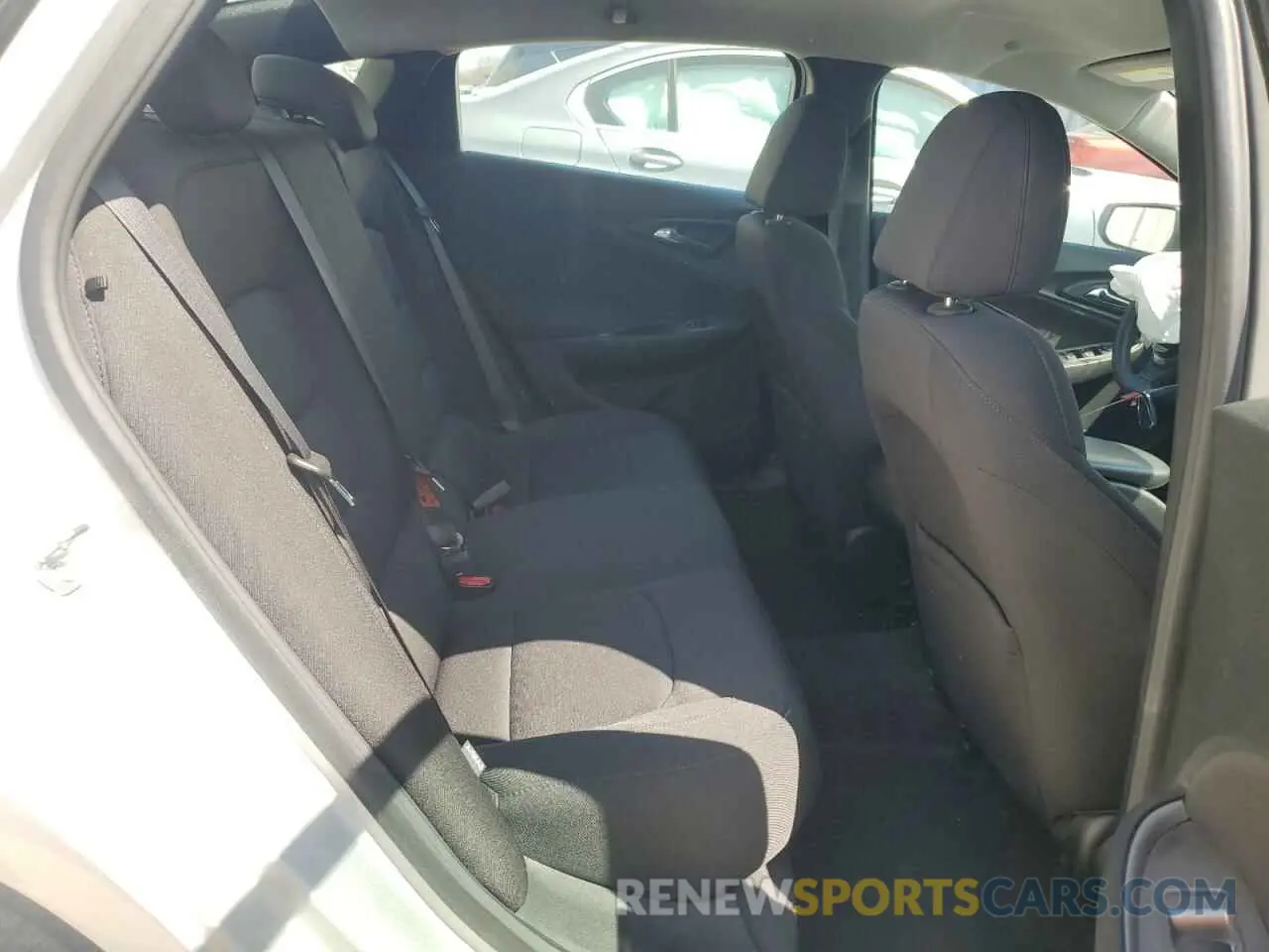 10 fotografías del automóvil dañado 1G1ZC5ST2KF203743 CHEVROLET MALIBU 2019