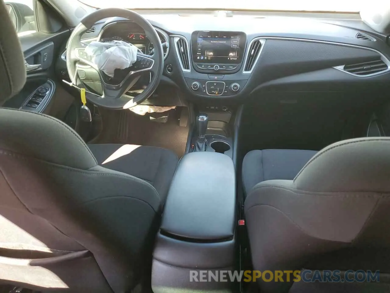 8 fotografías del automóvil dañado 1G1ZC5ST3KF190131 CHEVROLET MALIBU 2019