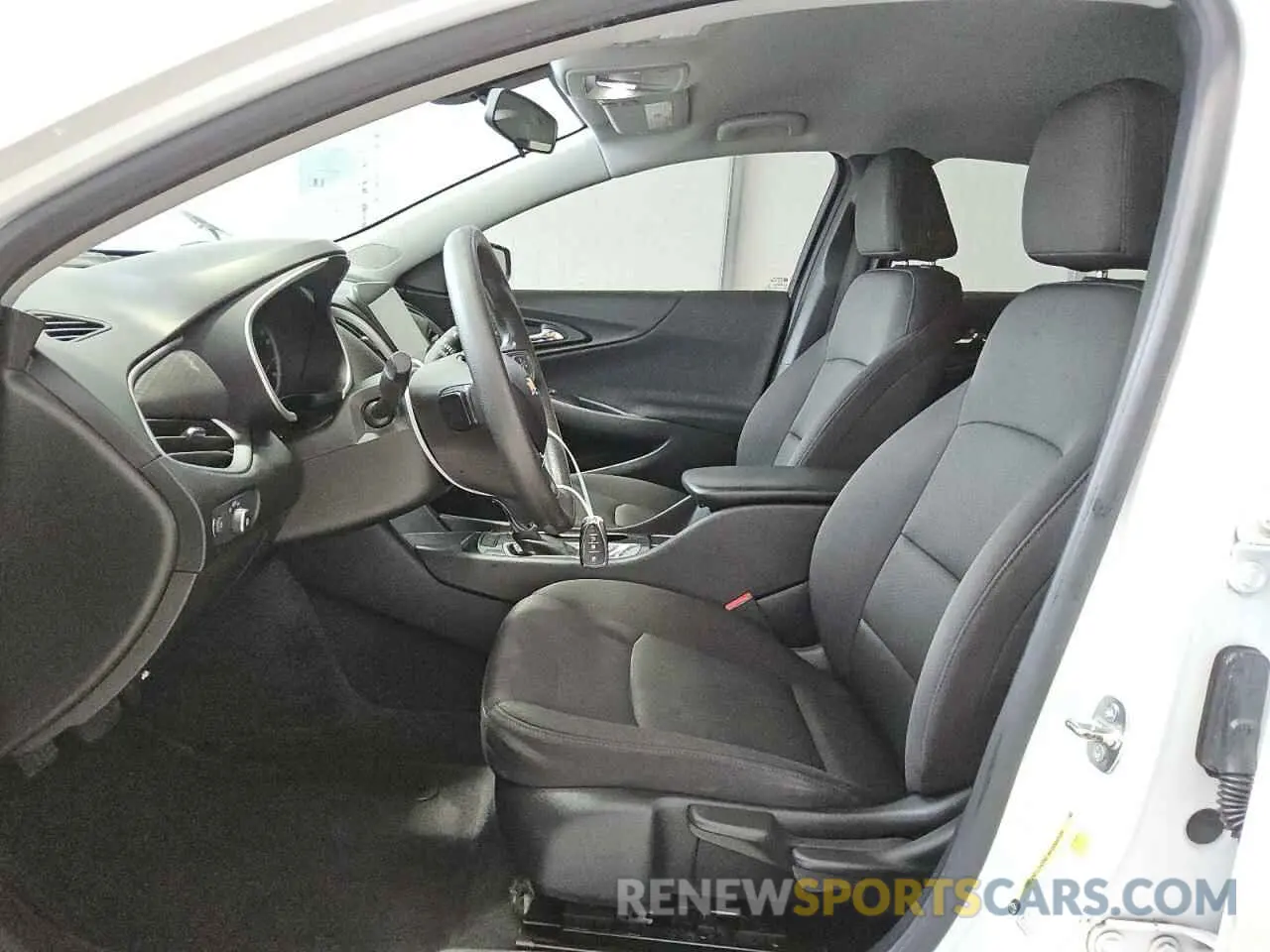 7 fotografías del automóvil dañado 1G1ZC5ST4KF110920 CHEVROLET MALIBU 2019
