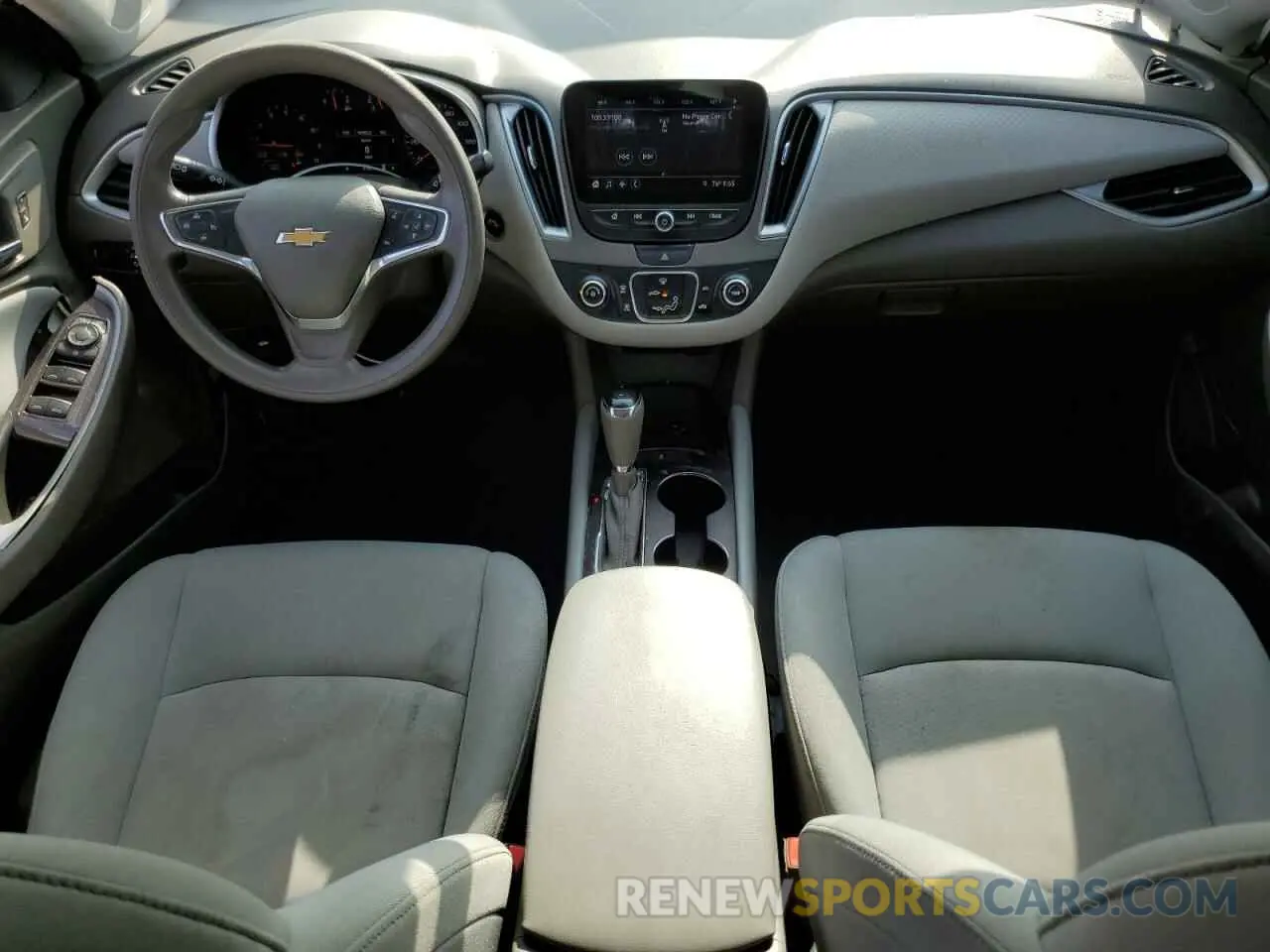 8 fotografías del automóvil dañado 1G1ZC5ST4KF181602 CHEVROLET MALIBU 2019