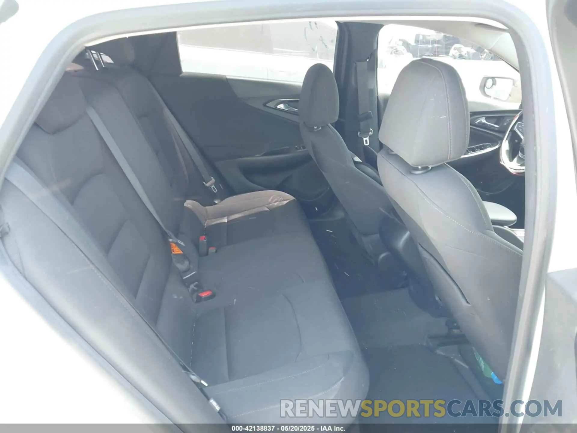 8 fotografías del automóvil dañado 1G1ZC5ST5KF111073 CHEVROLET MALIBU 2019