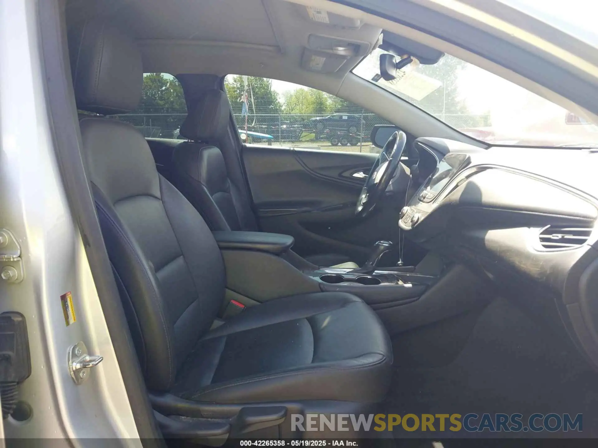 5 fotografías del automóvil dañado 1G1ZD5ST0KF120020 CHEVROLET MALIBU 2019