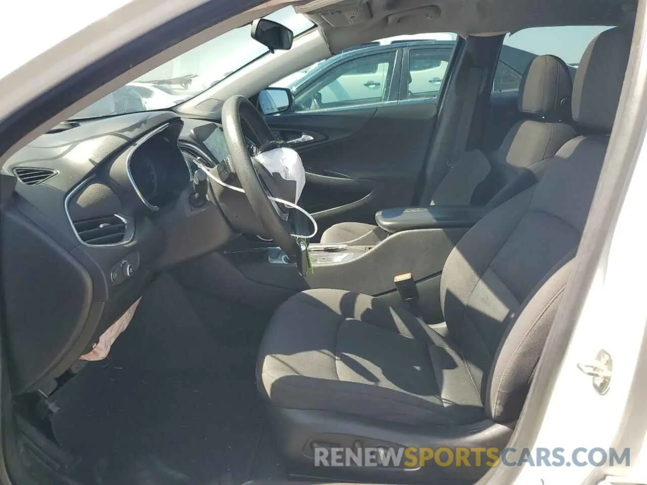 7 fotografías del automóvil dañado 1G1ZD5ST0KF144768 CHEVROLET MALIBU 2019