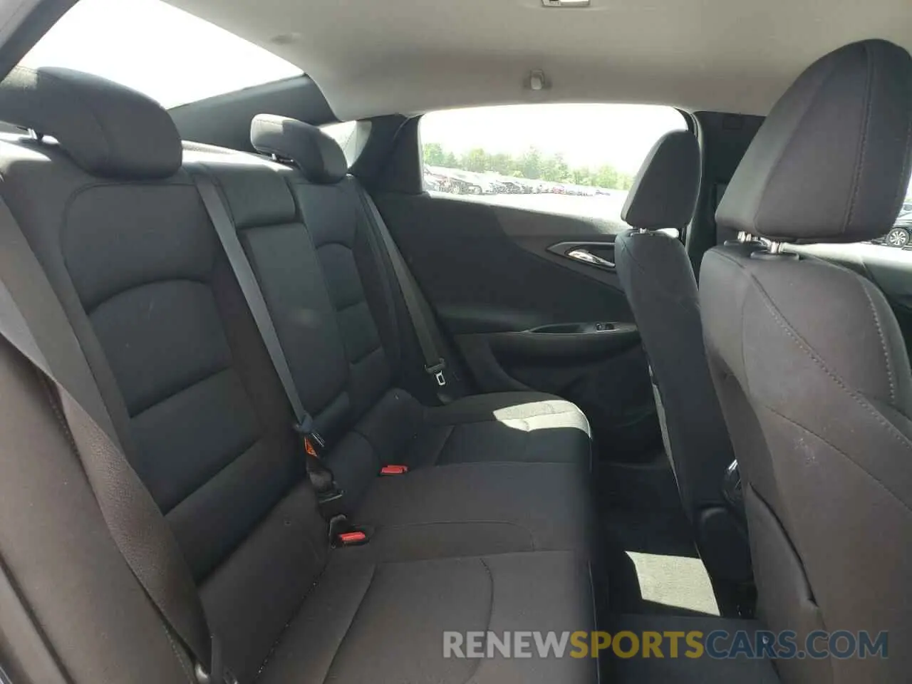 10 fotografías del automóvil dañado 1G1ZD5ST0KF153941 CHEVROLET MALIBU 2019