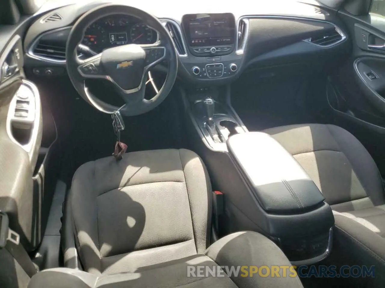 8 fotografías del automóvil dañado 1G1ZD5ST0KF160050 CHEVROLET MALIBU 2019