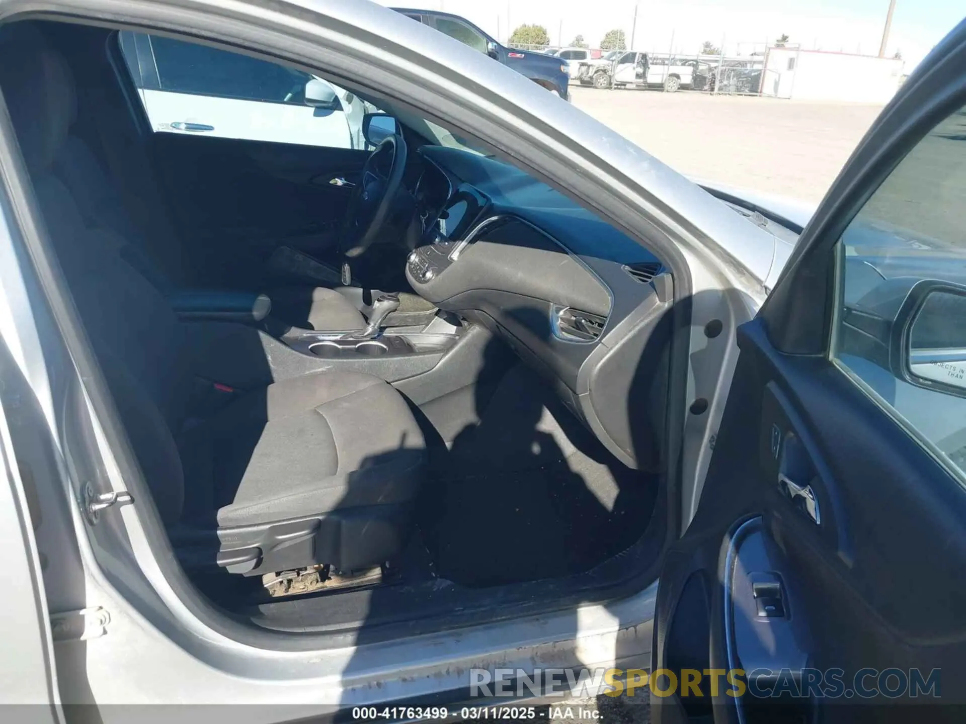 5 fotografías del automóvil dañado 1G1ZD5ST0KF173011 CHEVROLET MALIBU 2019