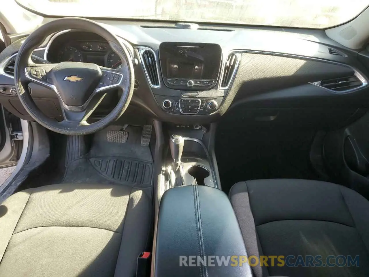 8 fotografías del automóvil dañado 1G1ZD5ST1KF110984 CHEVROLET MALIBU 2019