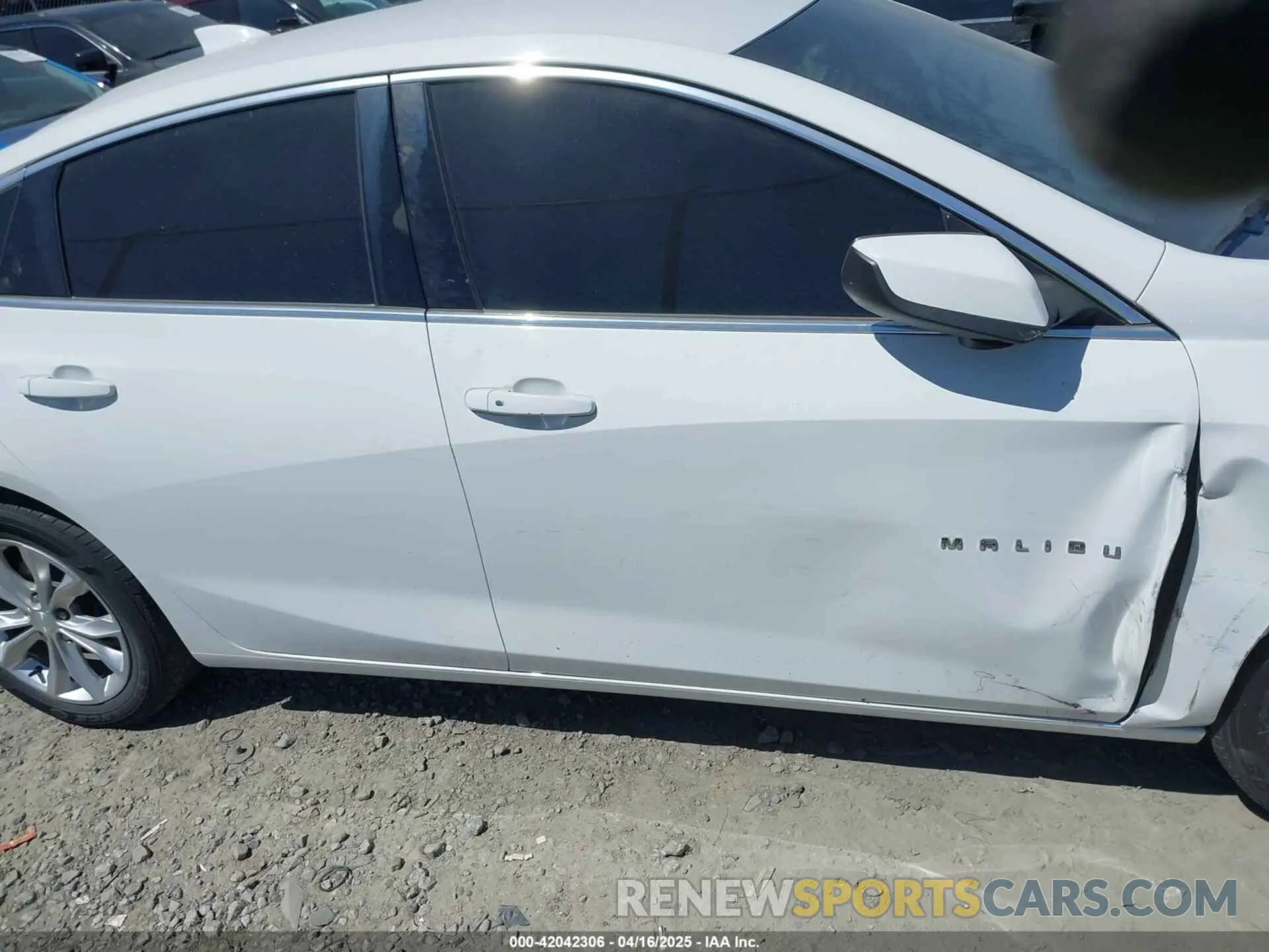13 fotografías del automóvil dañado 1G1ZD5ST1KF115523 CHEVROLET MALIBU 2019