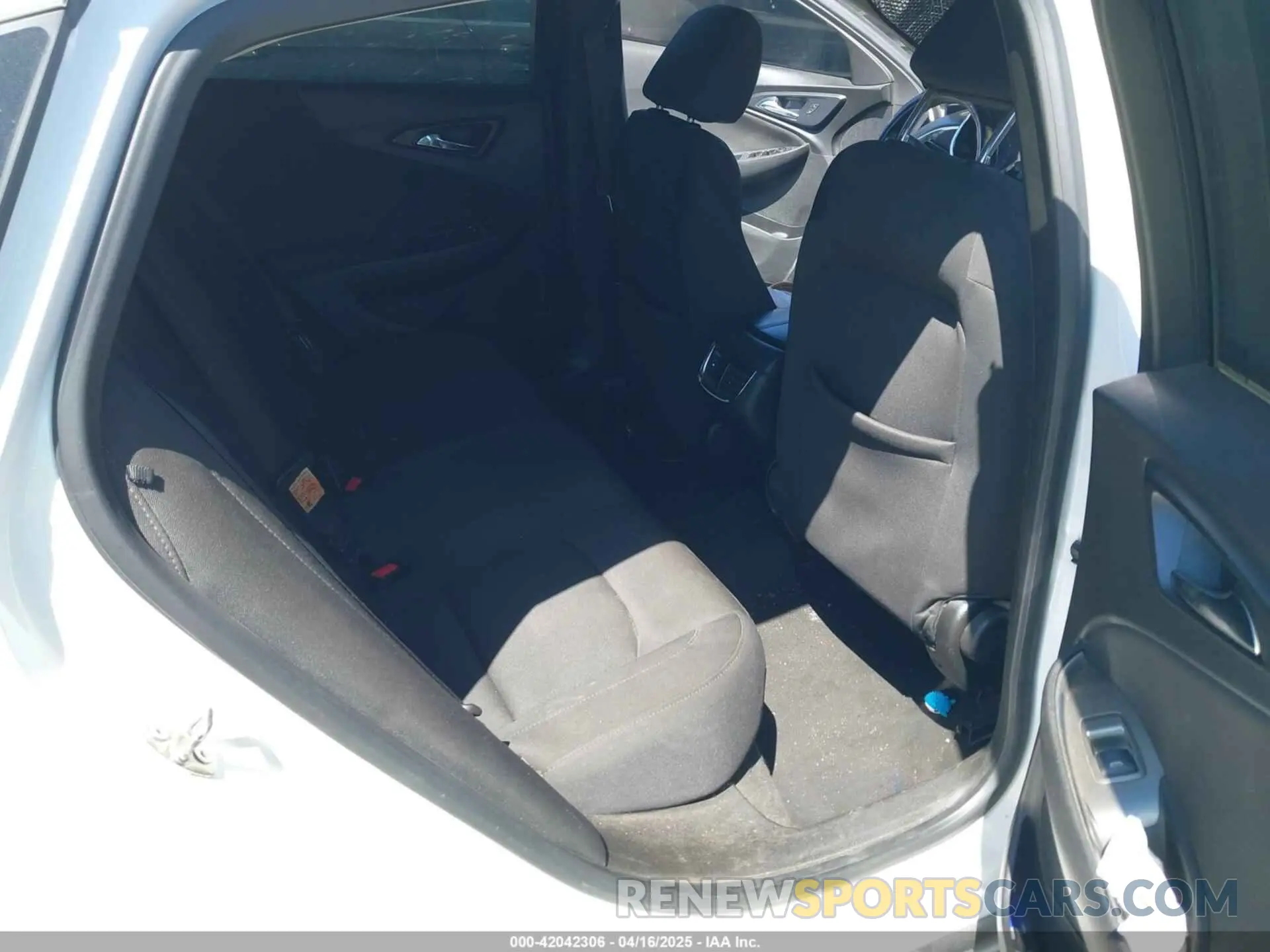 8 fotografías del automóvil dañado 1G1ZD5ST1KF115523 CHEVROLET MALIBU 2019