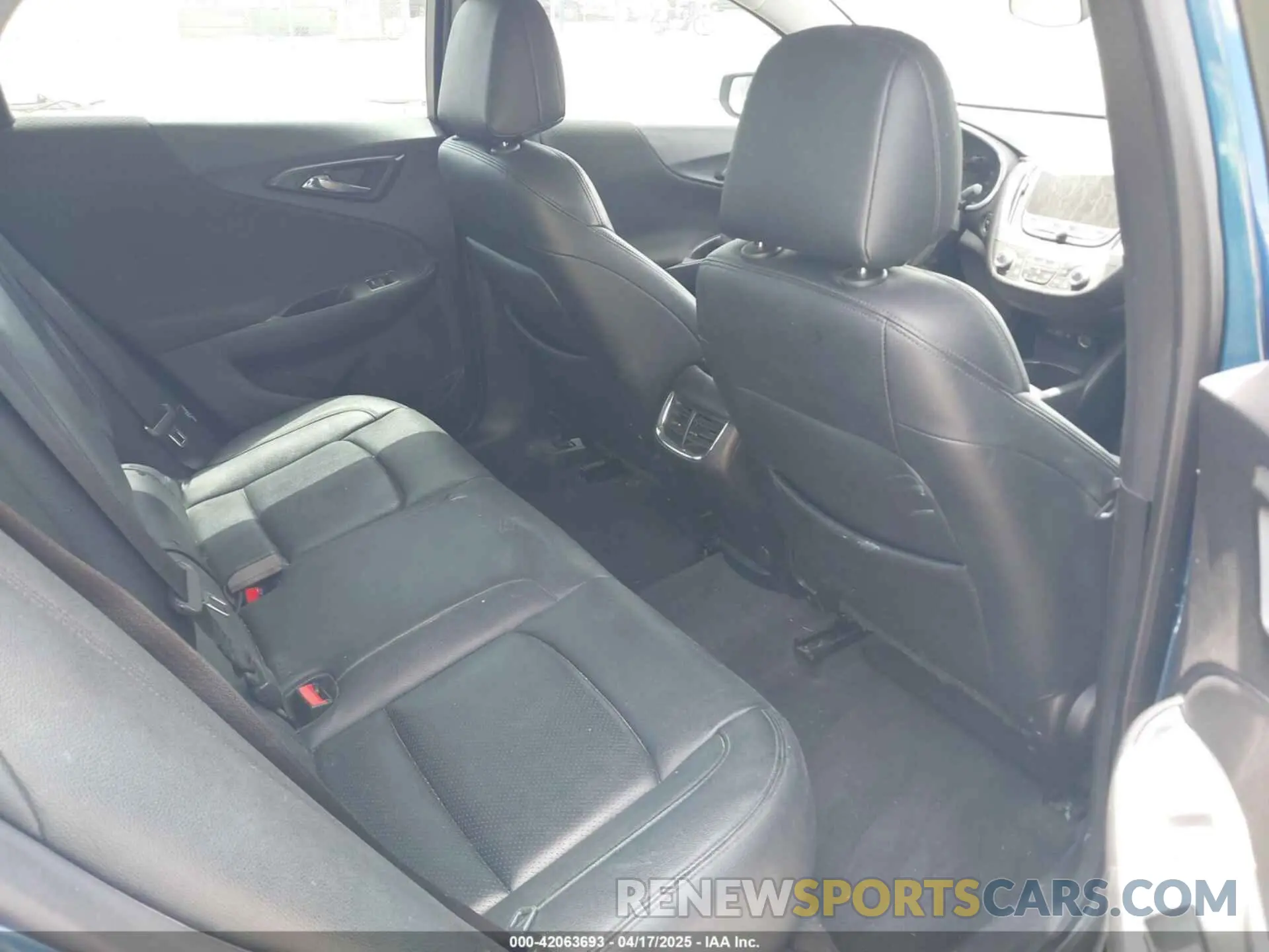 8 fotografías del automóvil dañado 1G1ZD5ST1KF124738 CHEVROLET MALIBU 2019