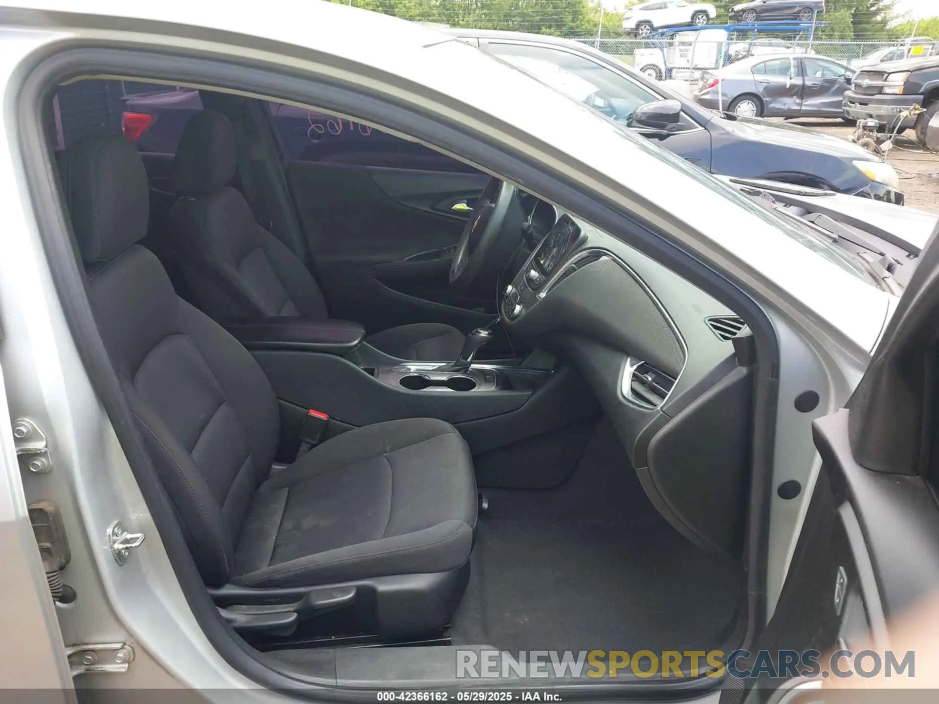 5 fotografías del automóvil dañado 1G1ZD5ST1KF126621 CHEVROLET MALIBU 2019