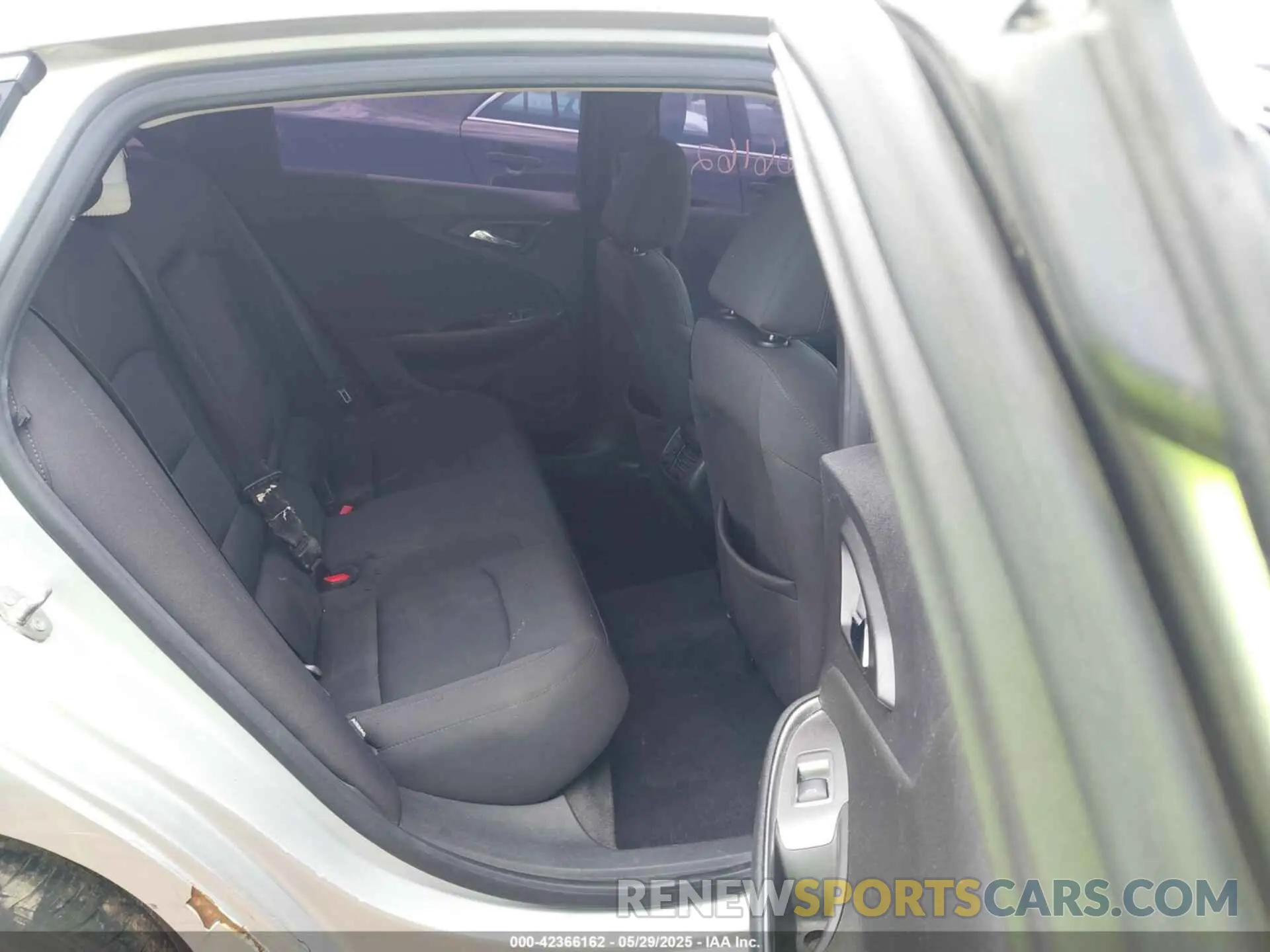 8 fotografías del automóvil dañado 1G1ZD5ST1KF126621 CHEVROLET MALIBU 2019