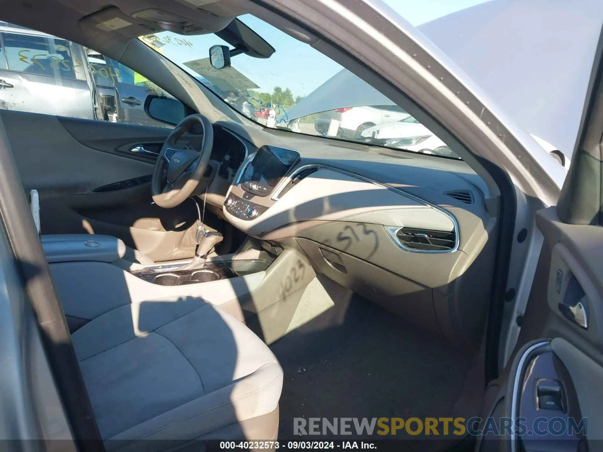 5 fotografías del automóvil dañado 1G1ZD5ST1KF141572 CHEVROLET MALIBU 2019