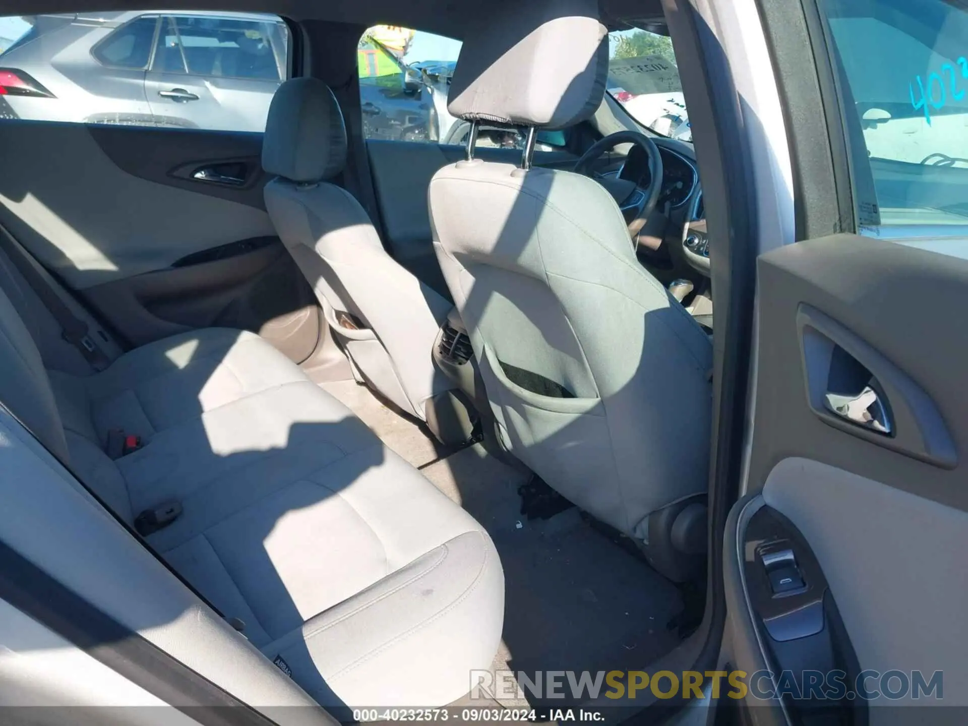 8 fotografías del automóvil dañado 1G1ZD5ST1KF141572 CHEVROLET MALIBU 2019