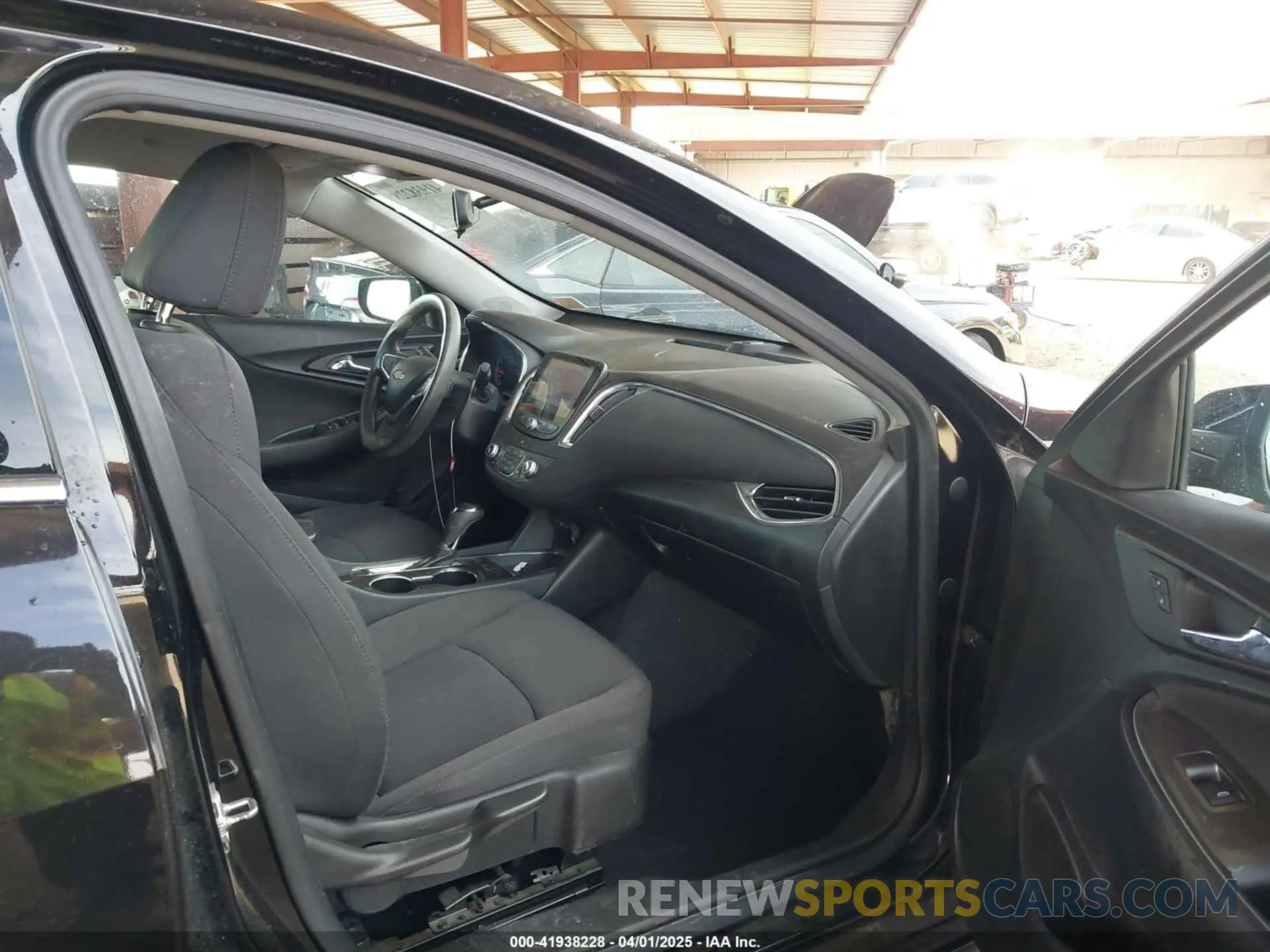 5 fotografías del automóvil dañado 1G1ZD5ST1KF159991 CHEVROLET MALIBU 2019