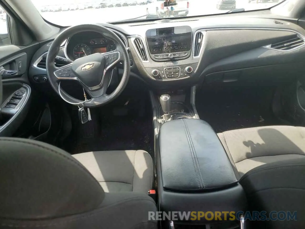 8 fotografías del automóvil dañado 1G1ZD5ST1KF164866 CHEVROLET MALIBU 2019