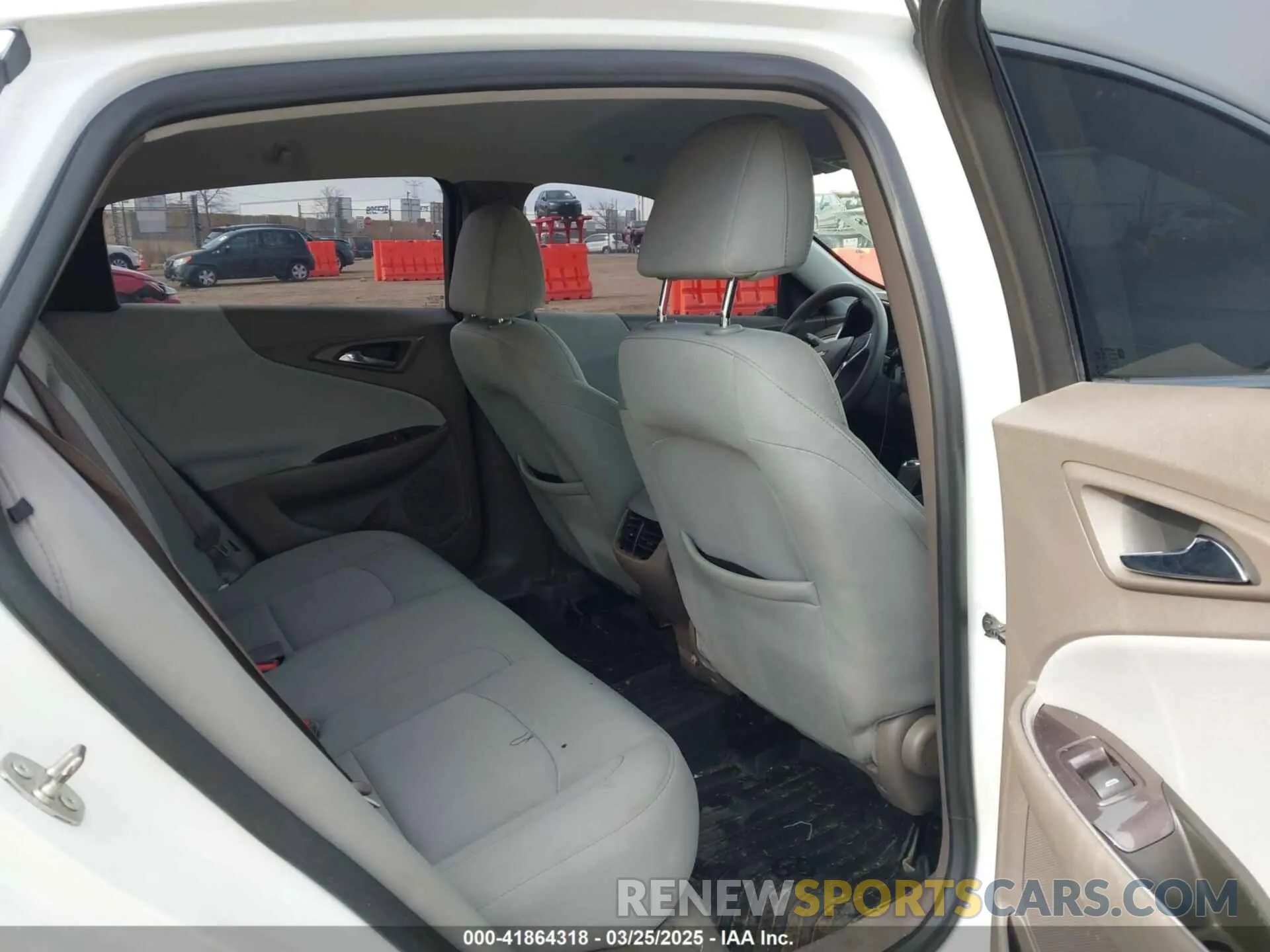 8 fotografías del automóvil dañado 1G1ZD5ST1KF167962 CHEVROLET MALIBU 2019