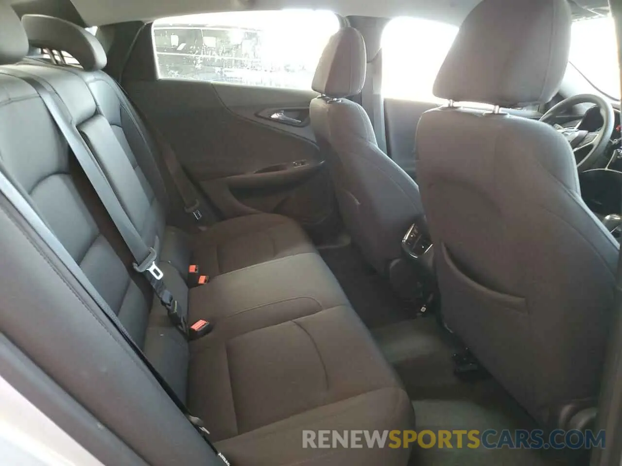10 fotografías del automóvil dañado 1G1ZD5ST2KF132718 CHEVROLET MALIBU 2019