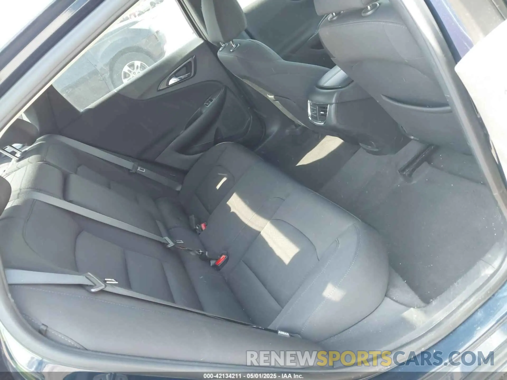 8 fotografías del automóvil dañado 1G1ZD5ST2KF228008 CHEVROLET MALIBU 2019
