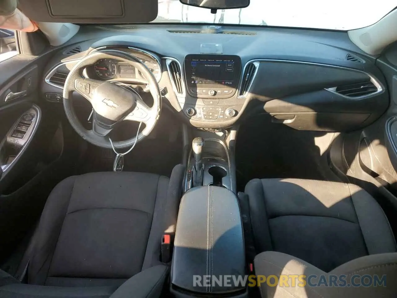 8 fotografías del automóvil dañado 1G1ZD5ST3KF159927 CHEVROLET MALIBU 2019
