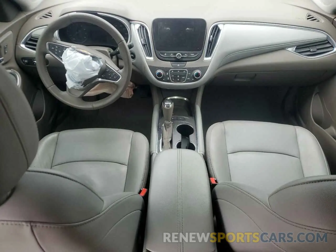 8 fotografías del automóvil dañado 1G1ZD5ST3KF169860 CHEVROLET MALIBU 2019