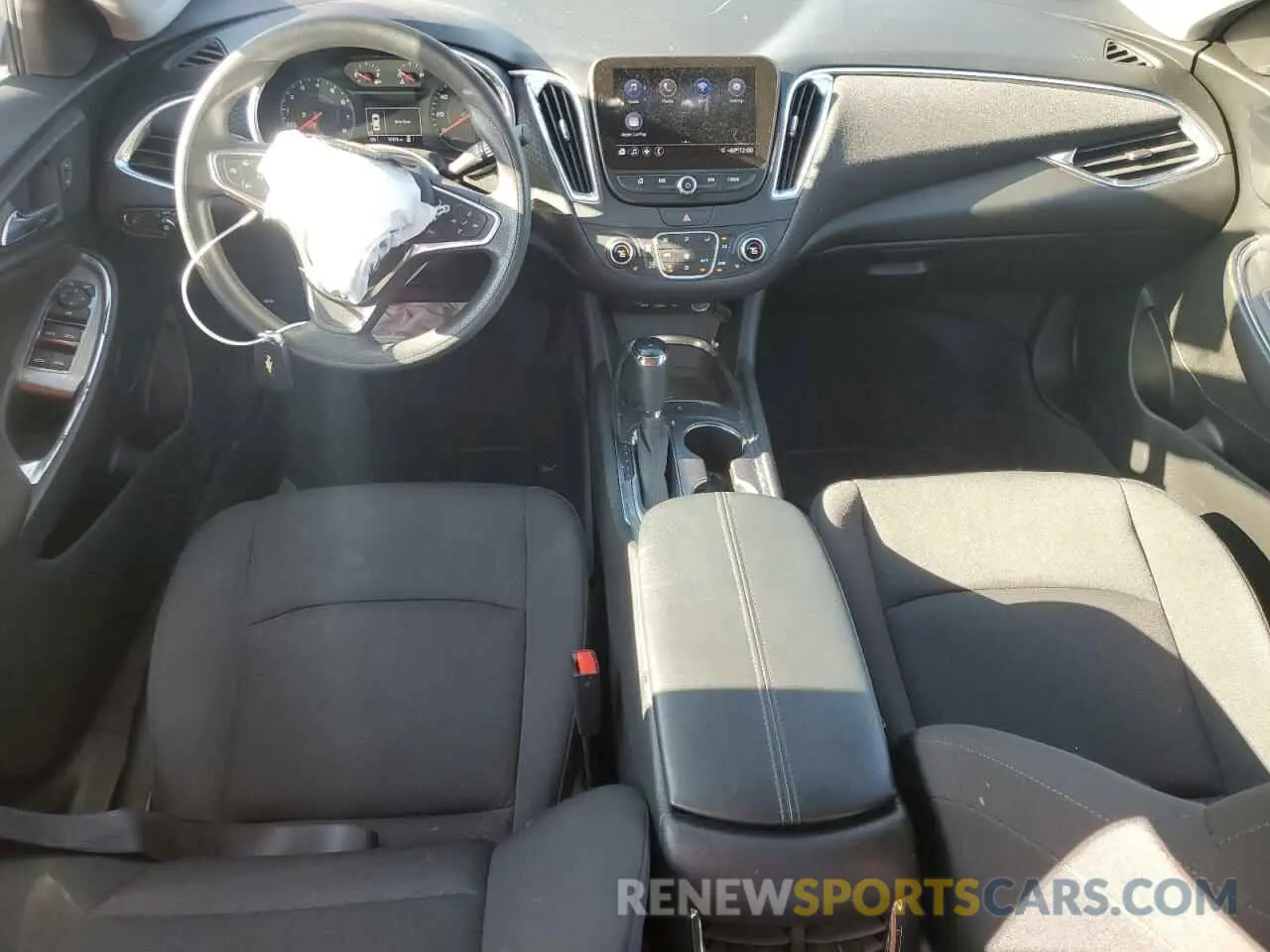 8 fotografías del automóvil dañado 1G1ZD5ST3KF211976 CHEVROLET MALIBU 2019