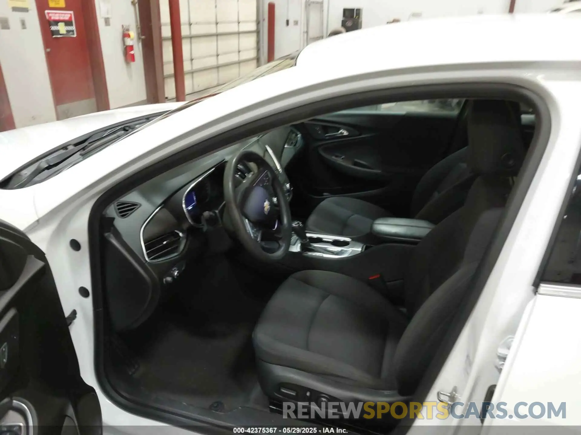 5 fotografías del automóvil dañado 1G1ZD5ST3KF215722 CHEVROLET MALIBU 2019