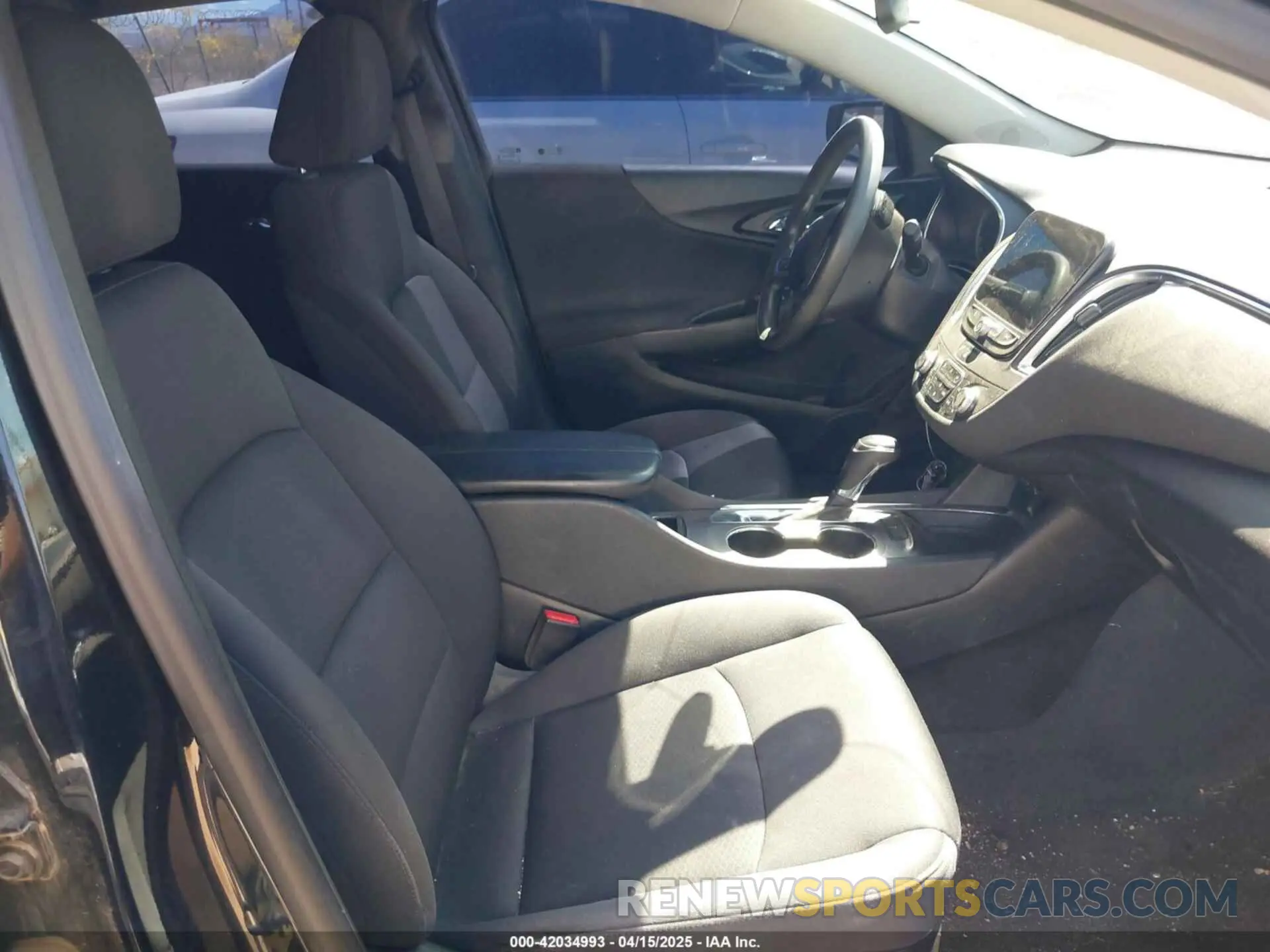 5 fotografías del automóvil dañado 1G1ZD5ST4KF155367 CHEVROLET MALIBU 2019