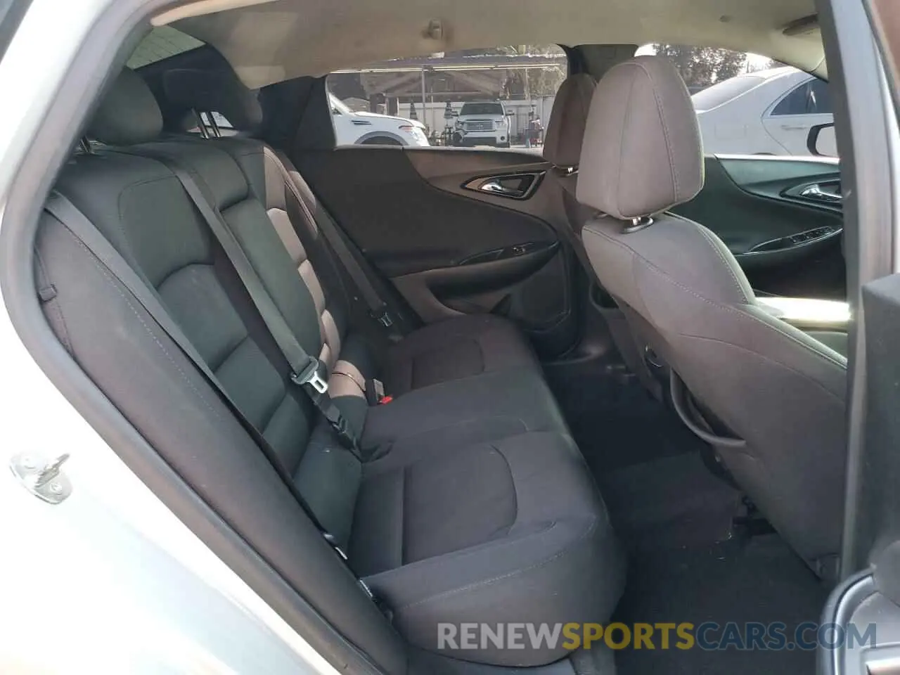 10 fotografías del automóvil dañado 1G1ZD5ST4KF156809 CHEVROLET MALIBU 2019