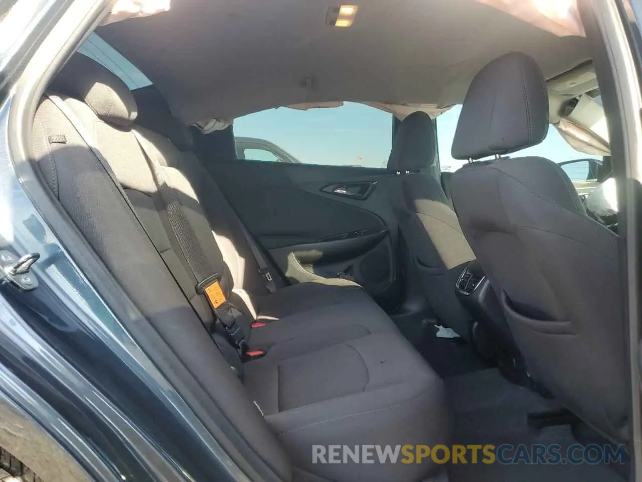 10 fotografías del automóvil dañado 1G1ZD5ST4KF167759 CHEVROLET MALIBU 2019
