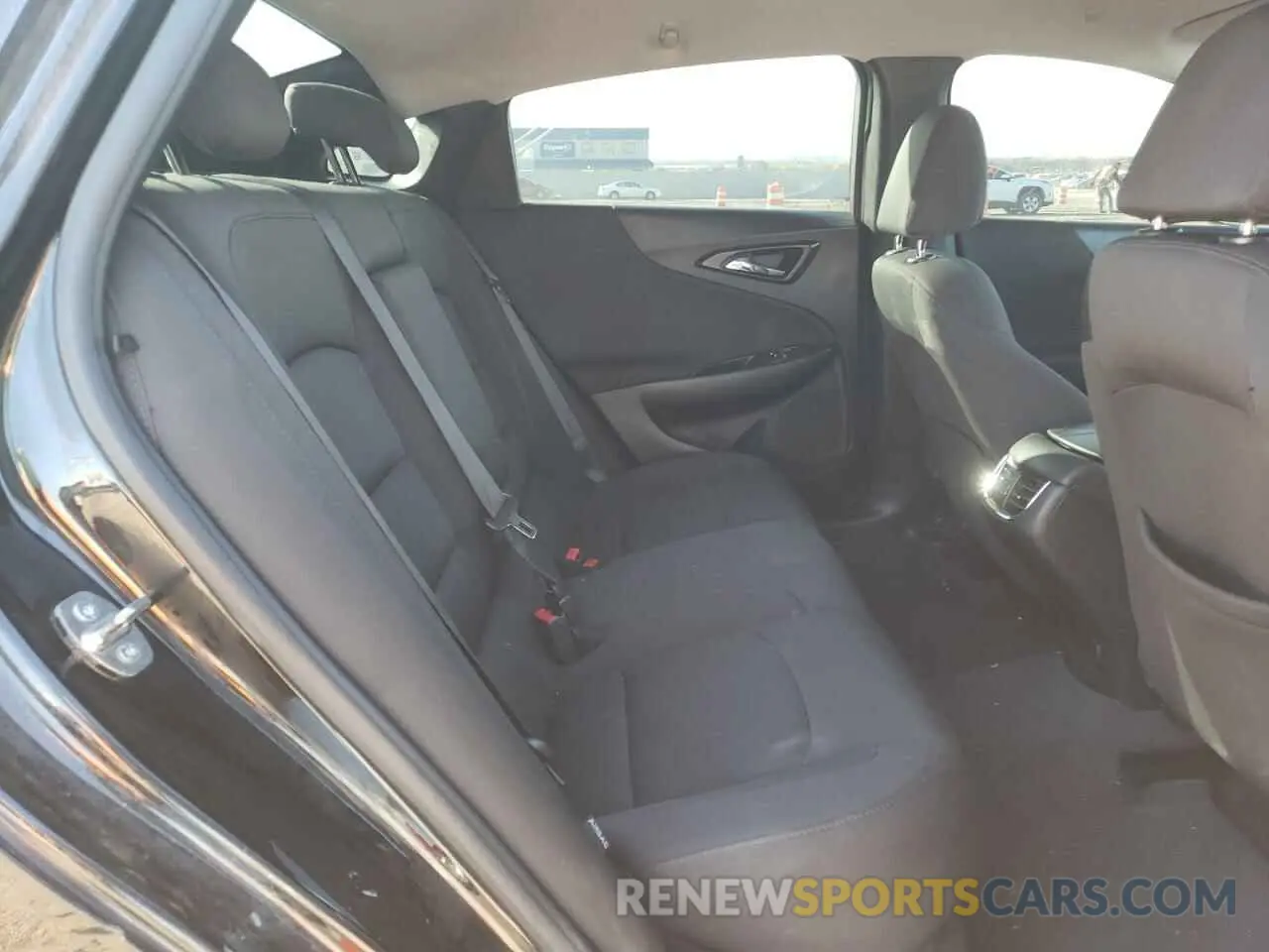 10 fotografías del automóvil dañado 1G1ZD5ST4KF174761 CHEVROLET MALIBU 2019