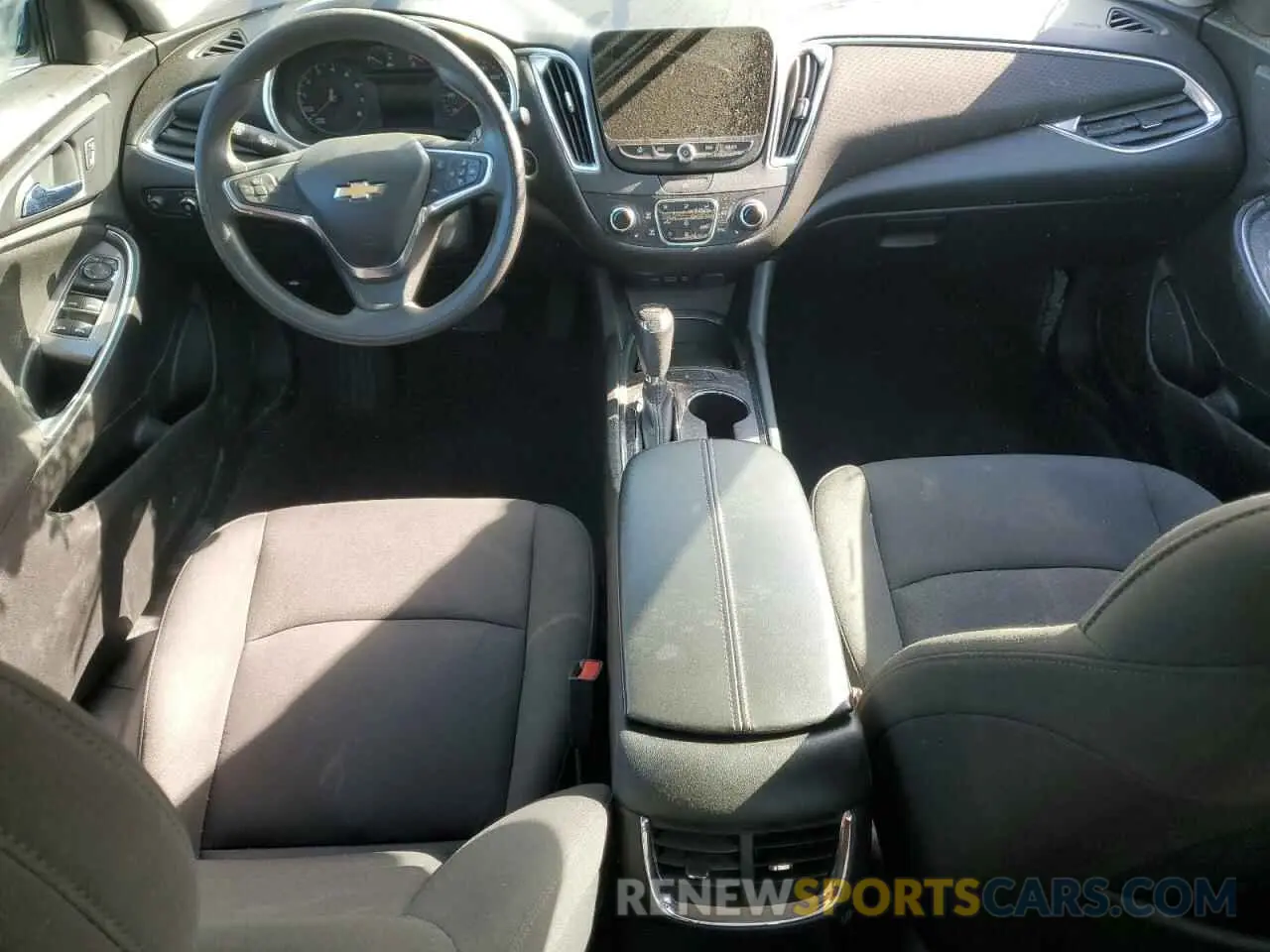 8 fotografías del automóvil dañado 1G1ZD5ST4KF223814 CHEVROLET MALIBU 2019