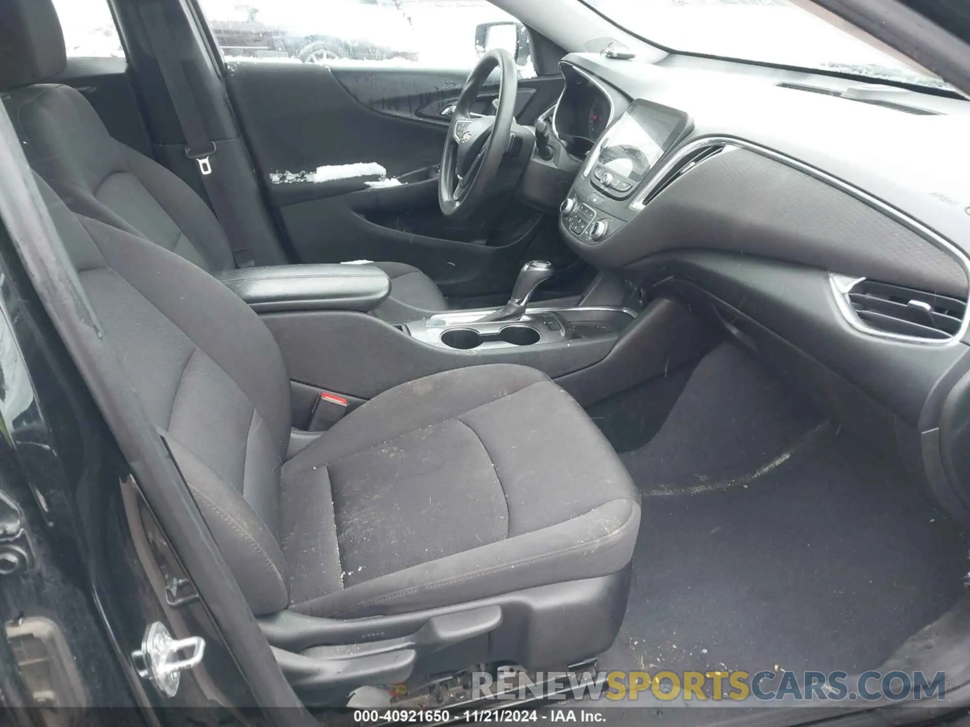 5 fotografías del automóvil dañado 1G1ZD5ST5KF163056 CHEVROLET MALIBU 2019