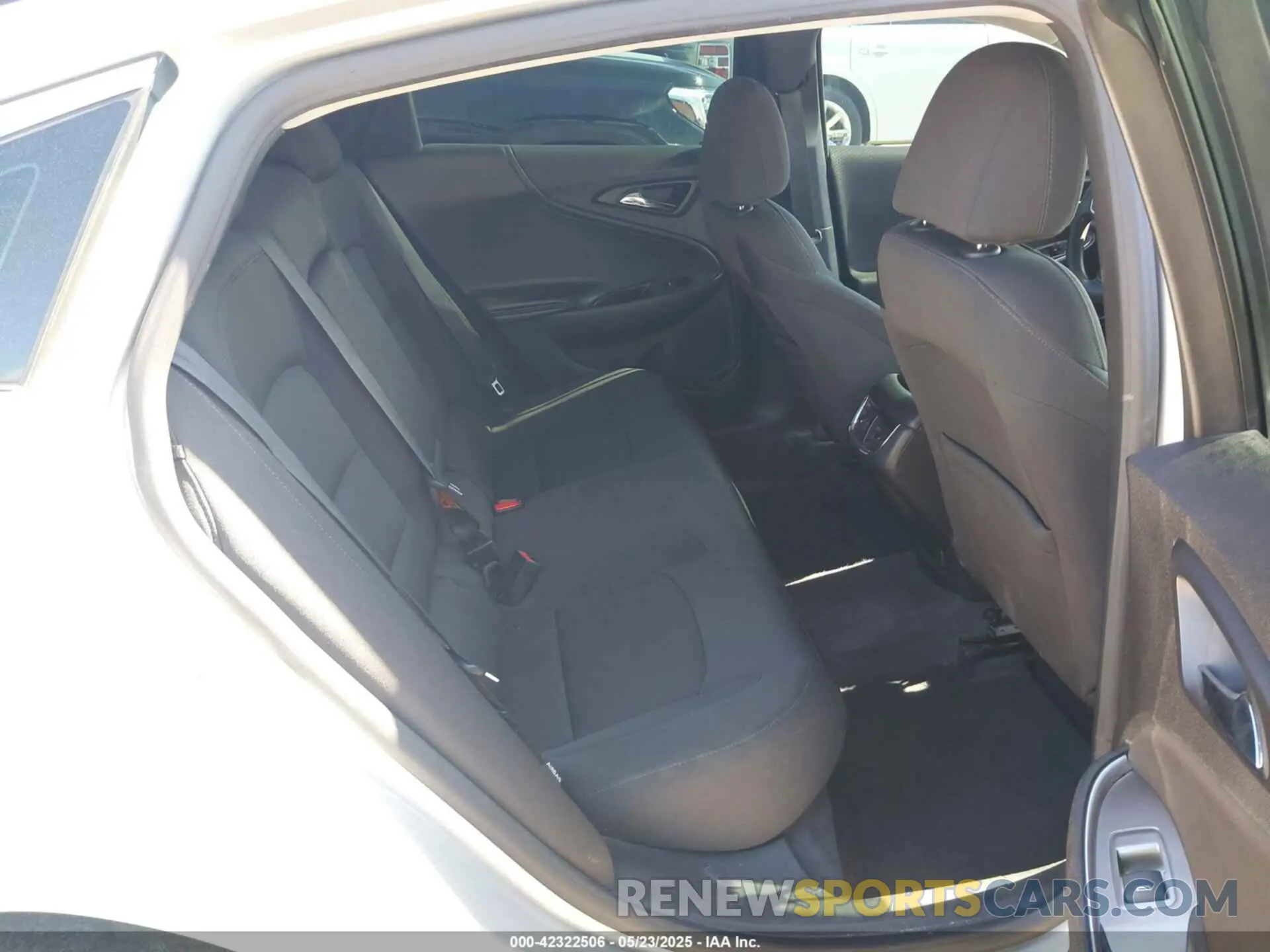 8 fotografías del automóvil dañado 1G1ZD5ST6KF139302 CHEVROLET MALIBU 2019