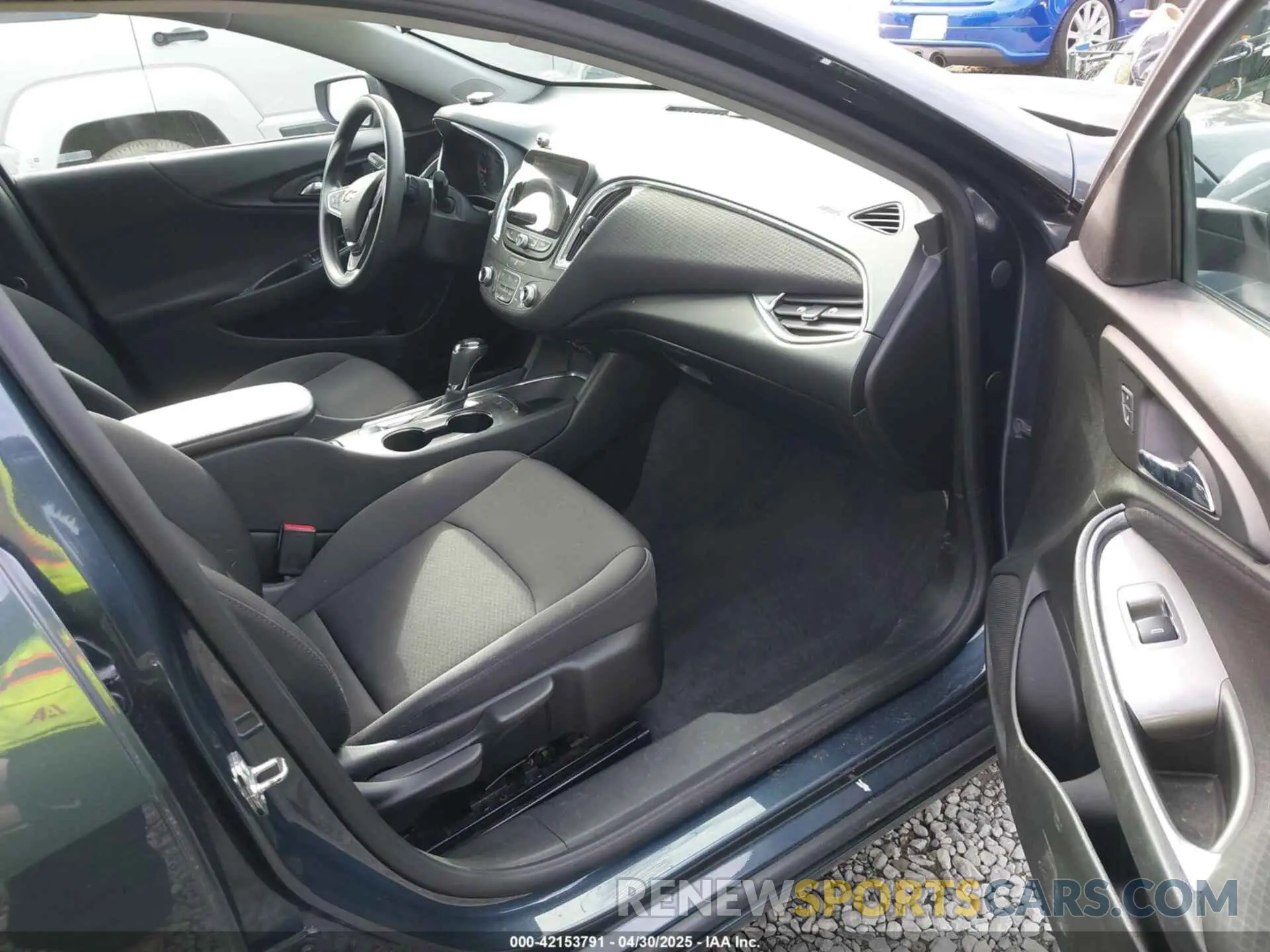 5 fotografías del automóvil dañado 1G1ZD5ST6KF142877 CHEVROLET MALIBU 2019
