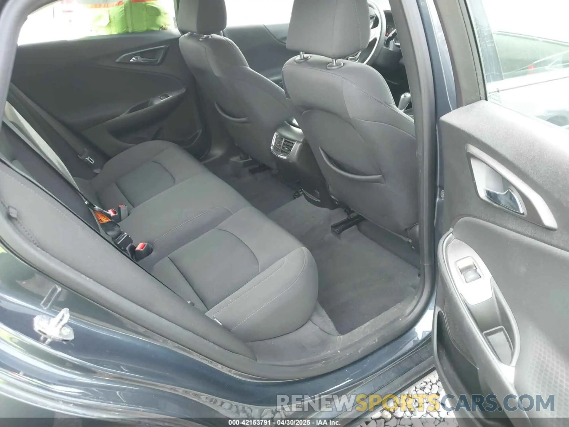 8 fotografías del automóvil dañado 1G1ZD5ST6KF142877 CHEVROLET MALIBU 2019