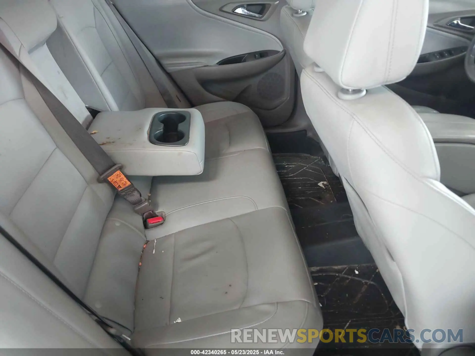 8 fotografías del automóvil dañado 1G1ZD5ST7KF114926 CHEVROLET MALIBU 2019