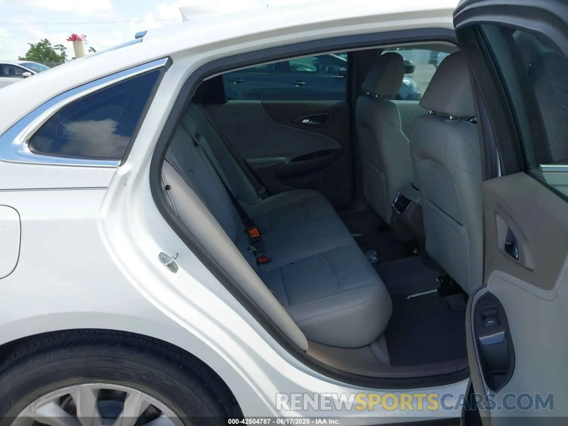 8 fotografías del automóvil dañado 1G1ZD5ST7KF179081 CHEVROLET MALIBU 2019