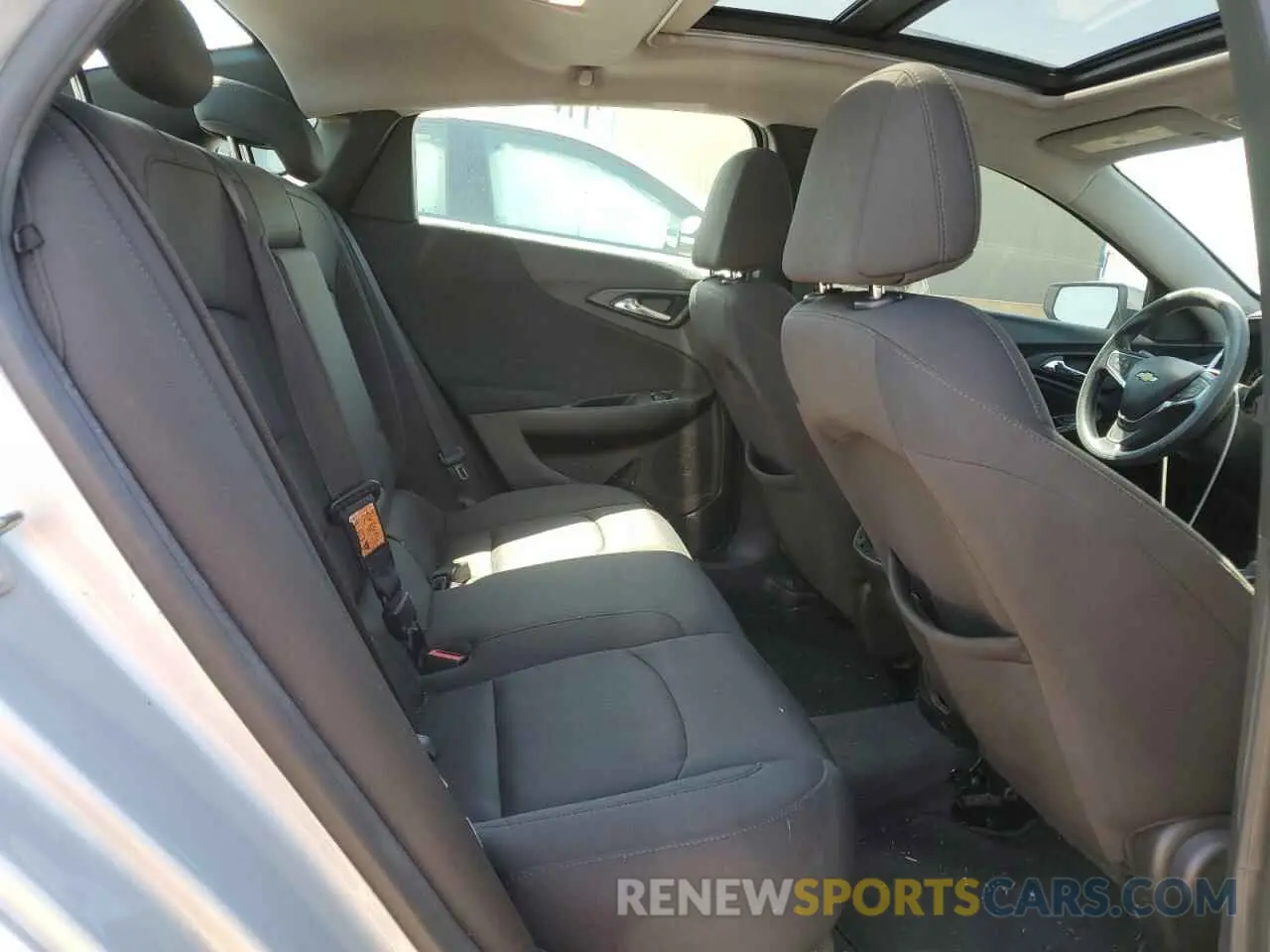 10 fotografías del automóvil dañado 1G1ZD5ST8KF110853 CHEVROLET MALIBU 2019