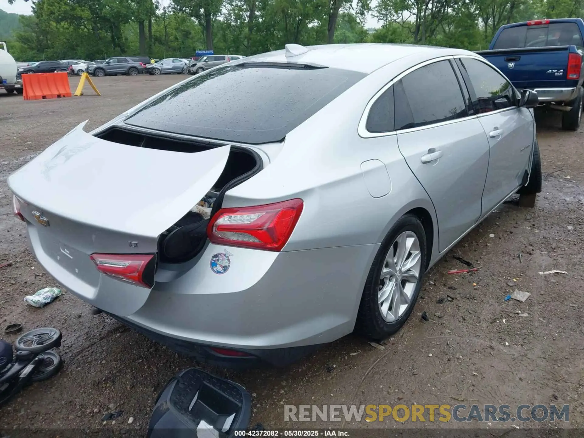 4 fotografías del automóvil dañado 1G1ZD5ST8KF163049 CHEVROLET MALIBU 2019