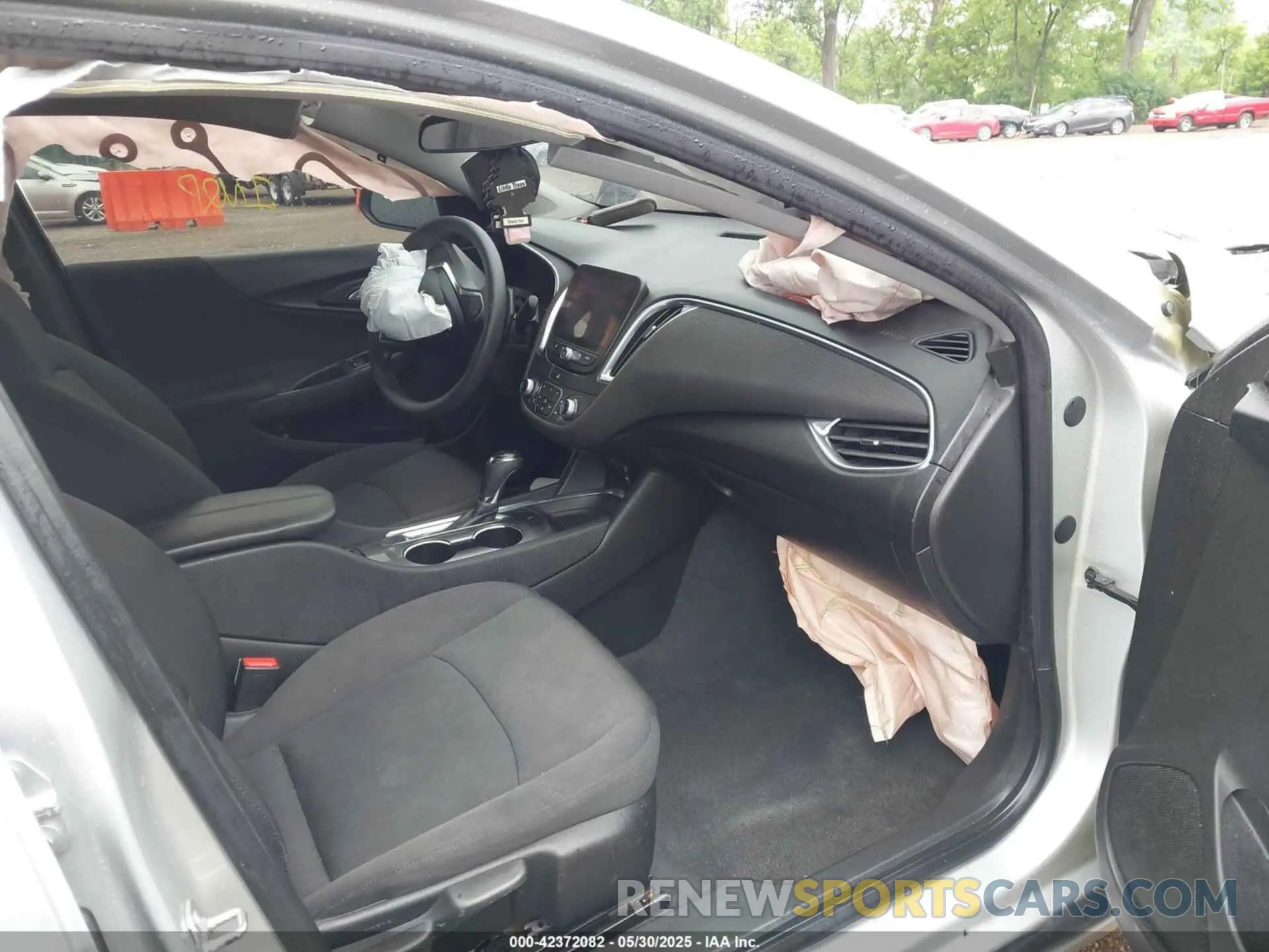 5 fotografías del automóvil dañado 1G1ZD5ST8KF163049 CHEVROLET MALIBU 2019