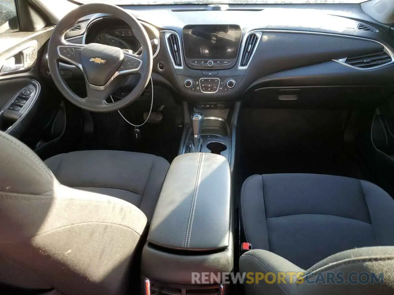 8 fotografías del automóvil dañado 1G1ZD5ST9KF125605 CHEVROLET MALIBU 2019