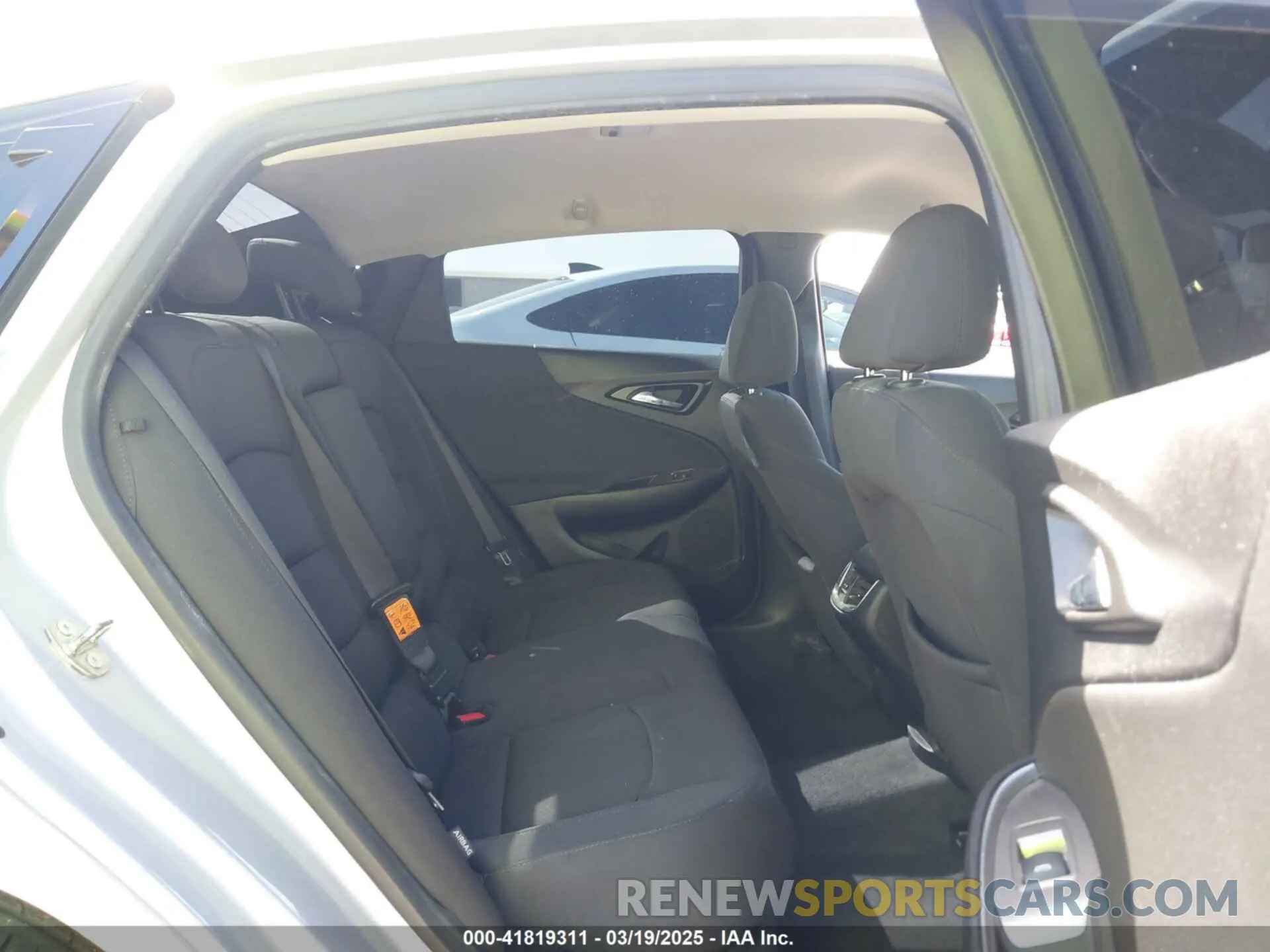 8 fotografías del automóvil dañado 1G1ZD5ST9KF160886 CHEVROLET MALIBU 2019